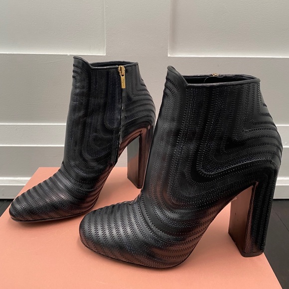 Ferragamo Feeling Topstitched Leather Bootie - Picture 1 of 9